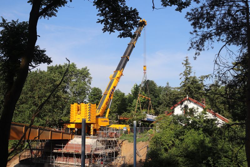 Plaatsing brug over de Maaslijn bij Molenhoek.